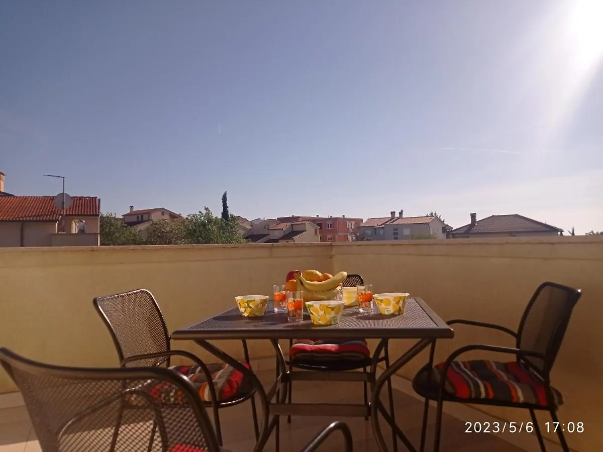 Sunny Apartment By The Sea location
