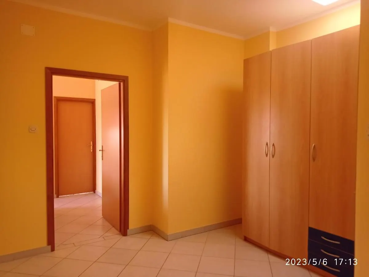 Sunny Apartment By The Sea Pula